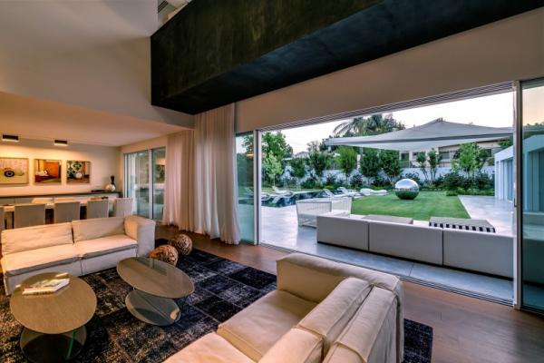 Unique Contemporary Villa_9600_400