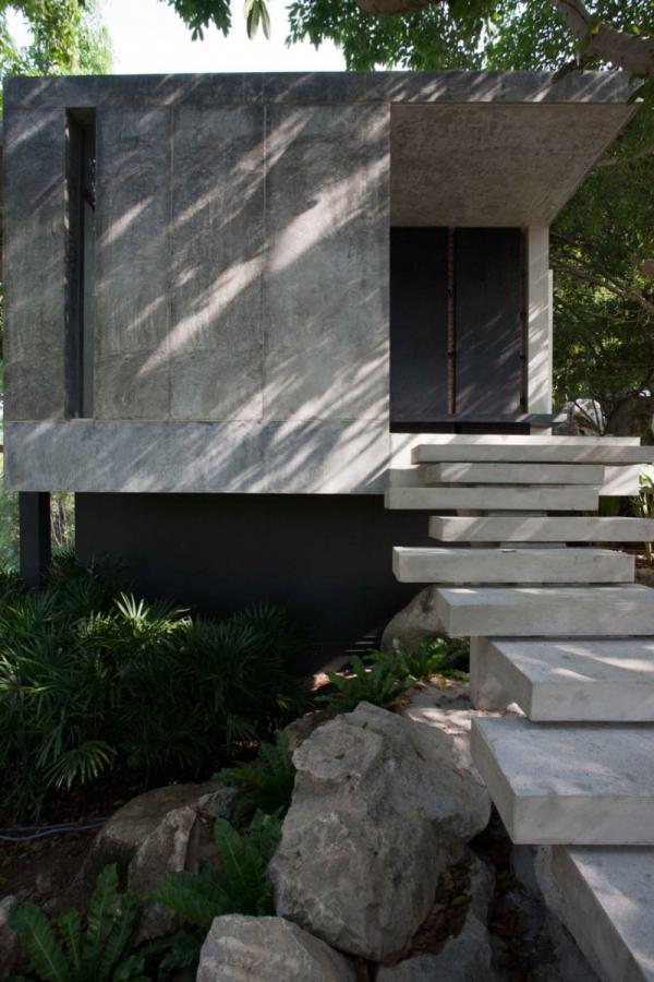 Hilltop-House_3600_900.jpg