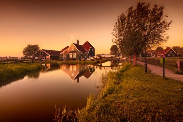 Zaanse-Schans-The-Netherlands-by-Iv%C3%A1n-Maigua.jpg