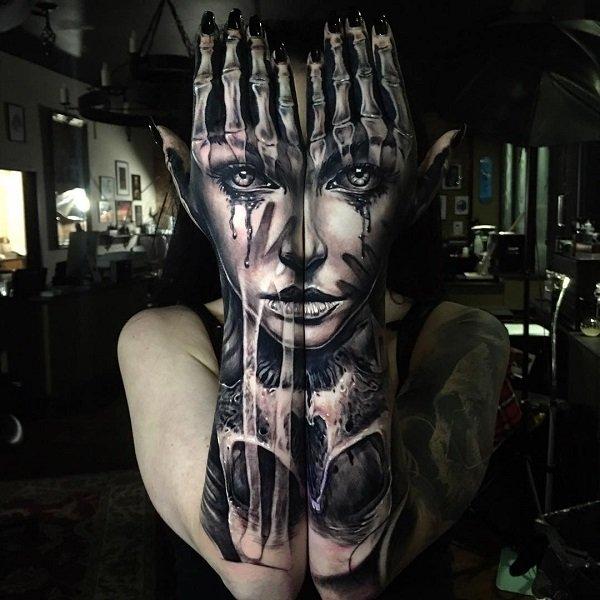 Amazing forearm tattoo create realistic illusion