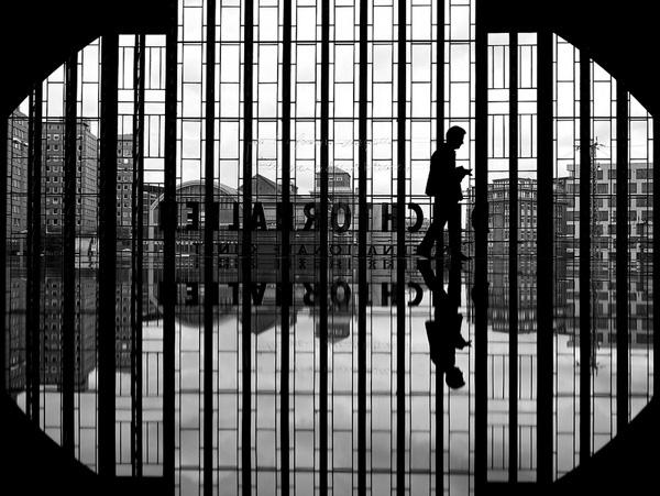 Horizon Field by Thomas Leuthard