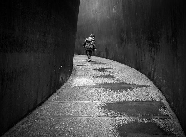 Richard Serra Sculpture, Theaterplatz Basel by Thomas Leuthard