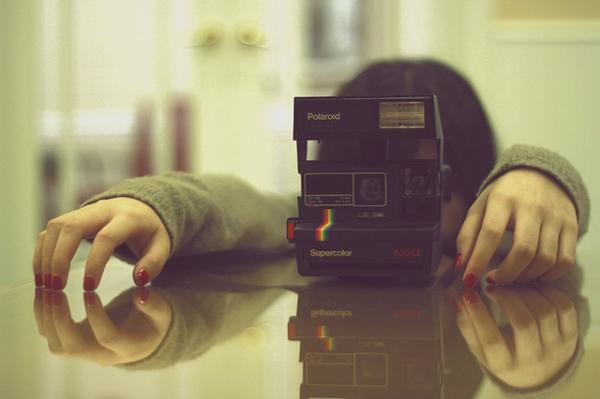 3 red nails polaroid