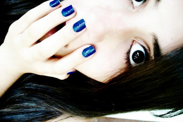 6 blue nails with eyes
