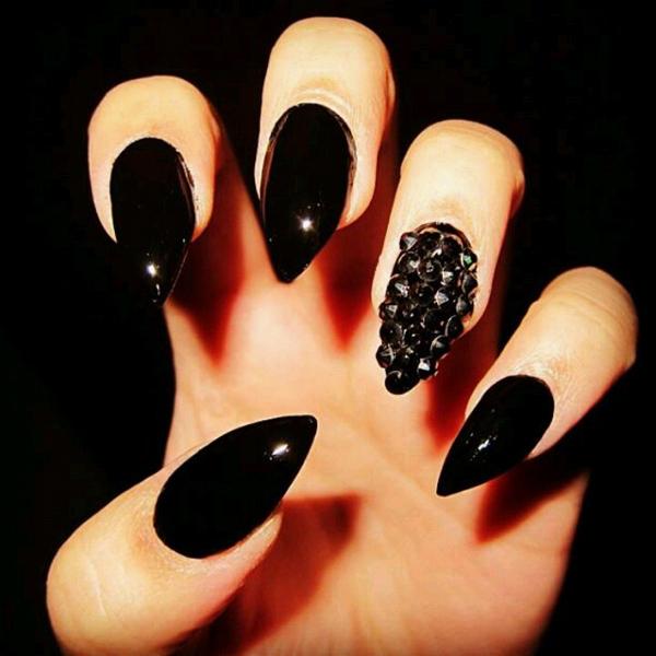 black-stiletto-nail-design
