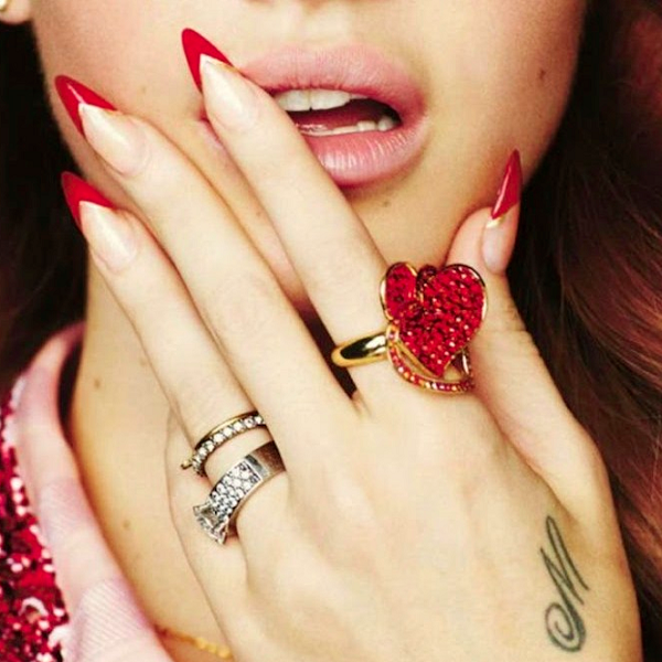 red-stiletto-nail-art red stiletto nail art