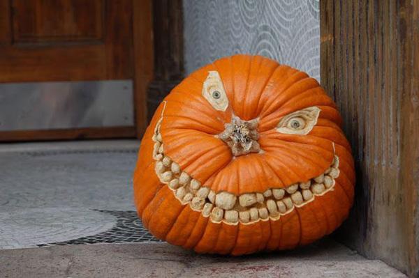22 Creepy pumpkin grin