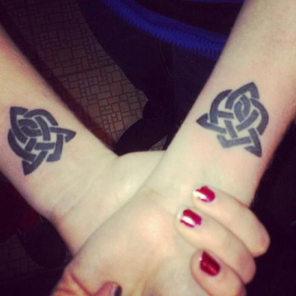 Antique Keltic sisters knot tattoo