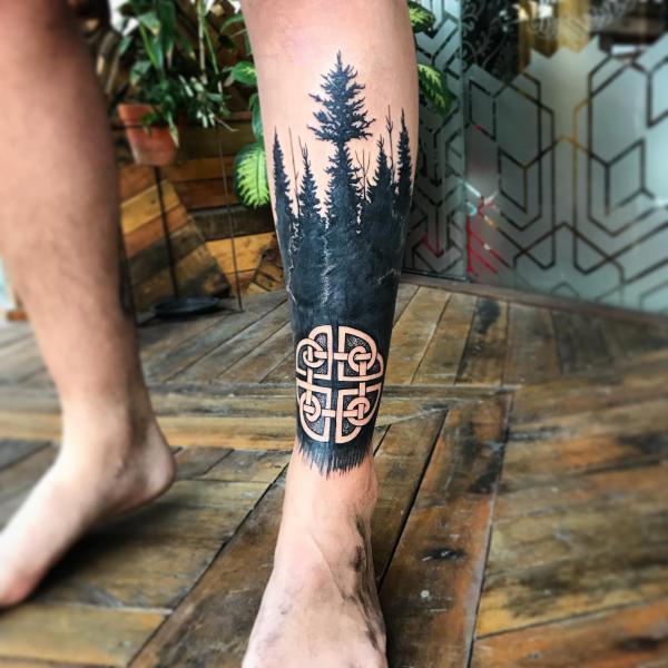 Dara Knot and tree tattoo