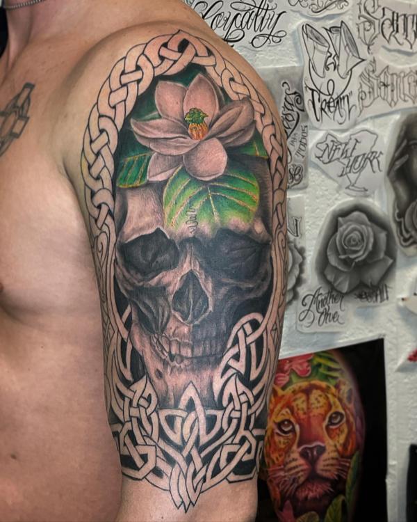 Skull and flower in knot frame