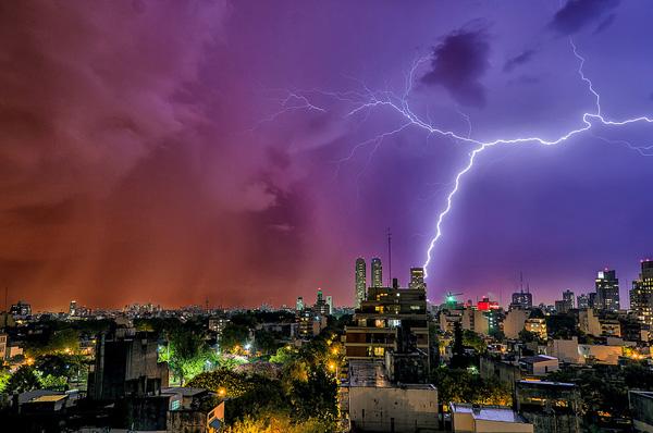 Marzo relampagueante II - March lightning II