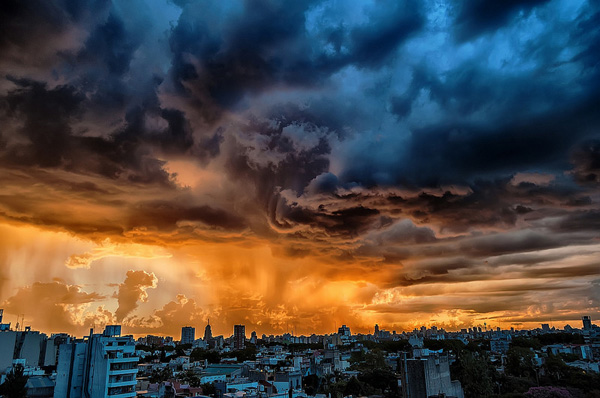 Una tarde de tormenta - A stormy afternoon