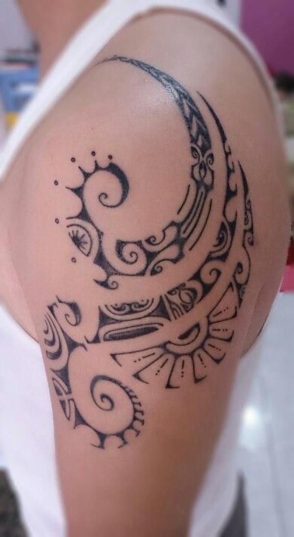 Tribal shoulder tattoo for women