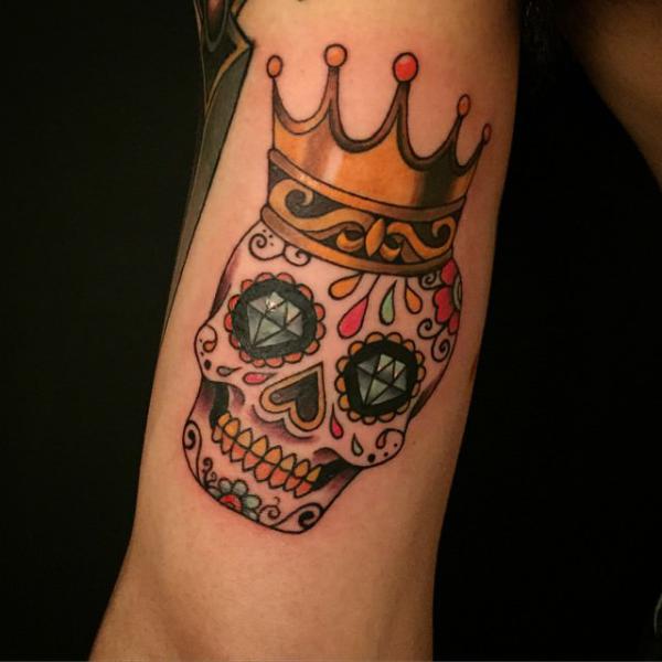 Sugar skull with crown