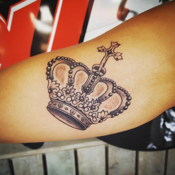 Aggregate more than 74 b with crown tattoo latest  thtantai2