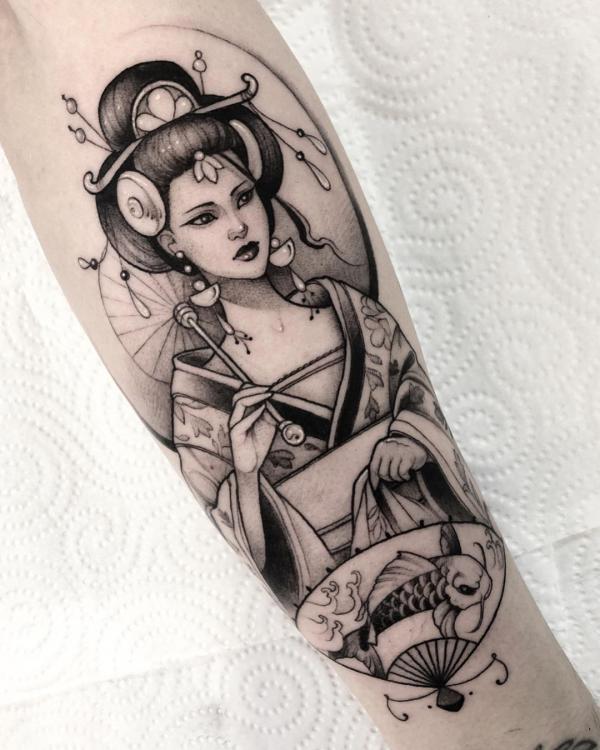Black and grey geisha lady tattoo