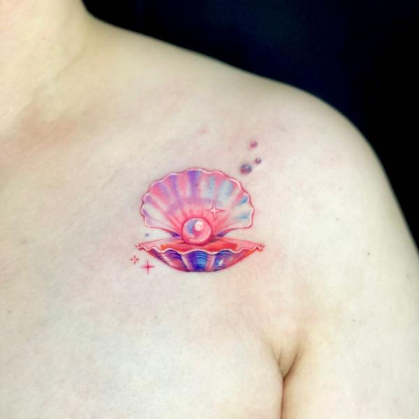 Cute shell with pearl and stars tattoo