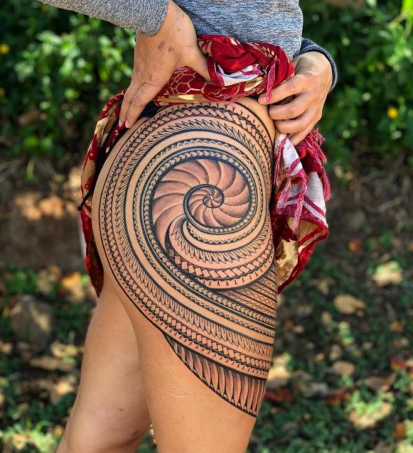Hawaiian tribal shell hip tattoo