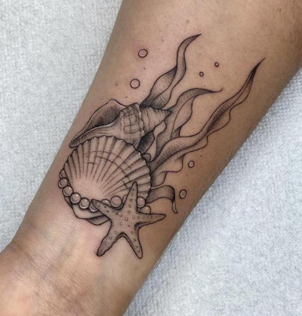 Scallop conch shells with starfish in water tattoo