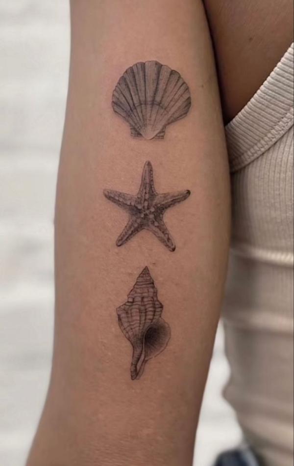 Scallop conch shells with starfish tricep tattoo