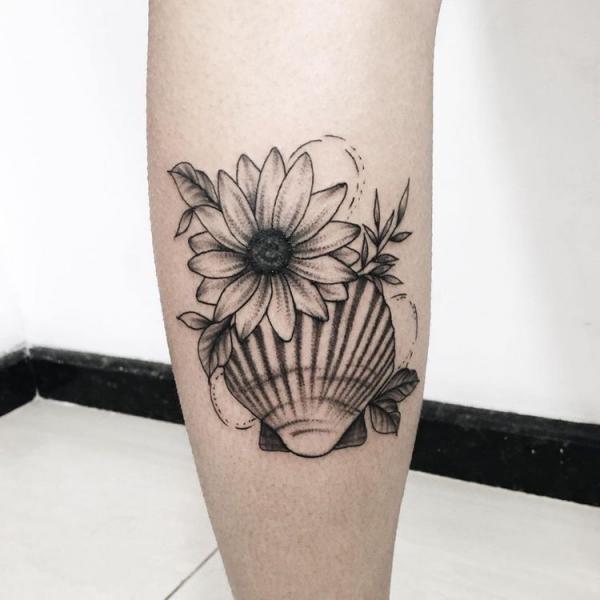Shell and daisy tattoo black and grey