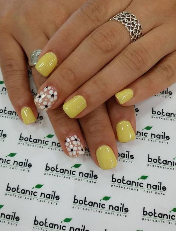 Cristal nails with white flowers painted on the nail beds