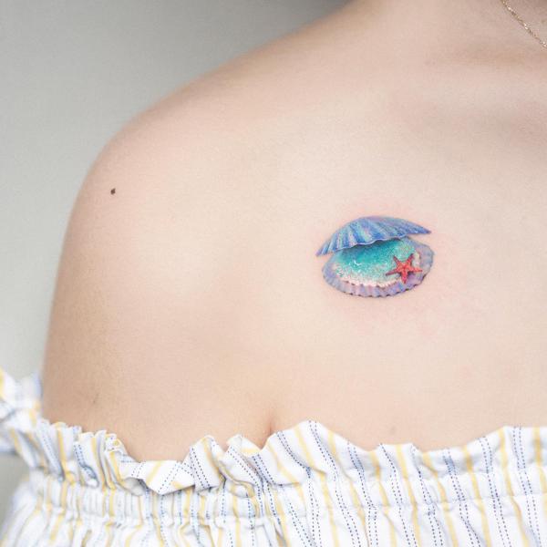 Tiny shell with starfish clavicle tattoo