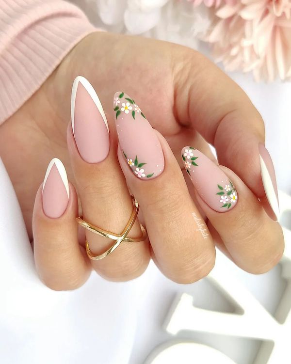 12 Retro Flower Nail Designs for a Groovy Spring Manicure