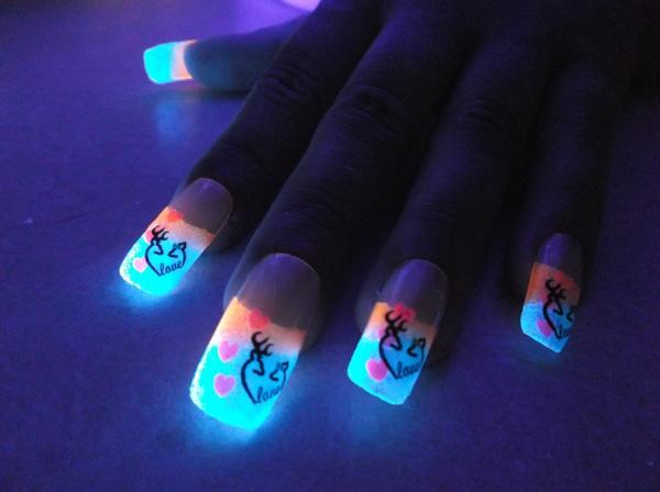 30+ Eye-catching glow nail art designs | Art and Design