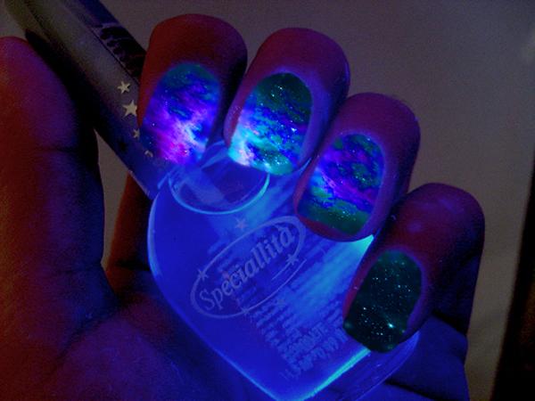 glow nails-4