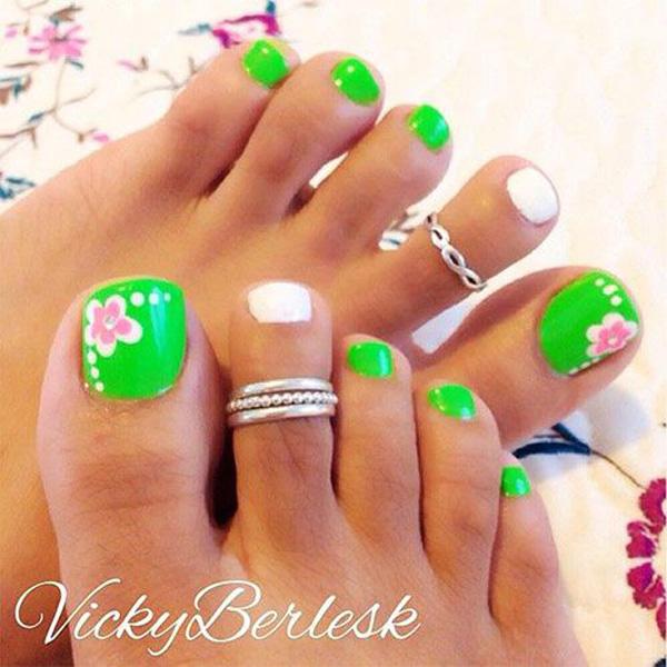 Toe nail art is a trend & here are designs for inspiration |  MamasLatinas.com