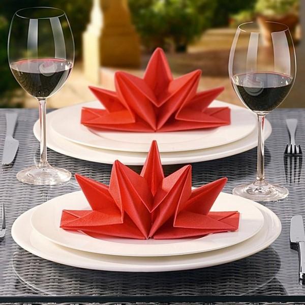 christmas-napkin-folding-paper-plate-red