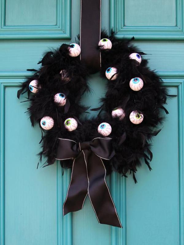 outdoor-halloween-wreaths