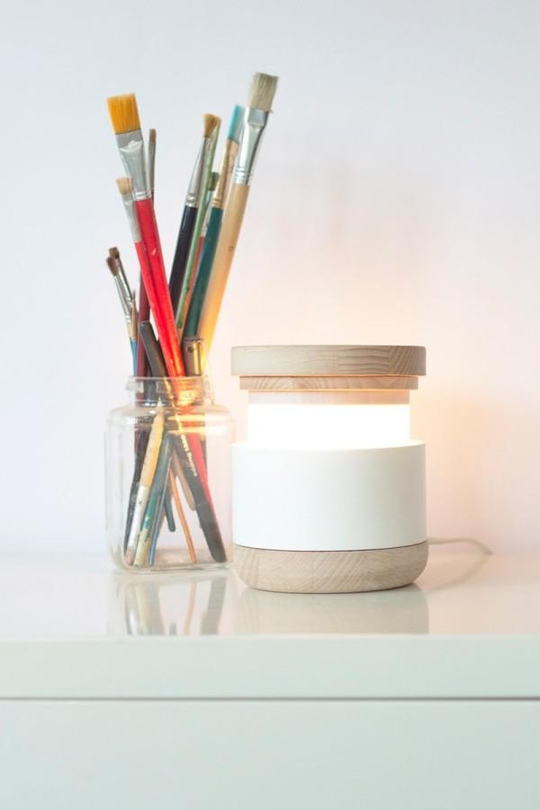 Minimalist Table Lamp that can be Lit by Pulling the Top – Abre Lamp