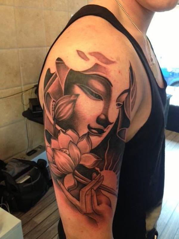 Tatouage demi-manche Bouddha et louts