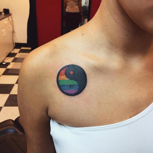 A sublet and minimalist Yin Yang tattoo