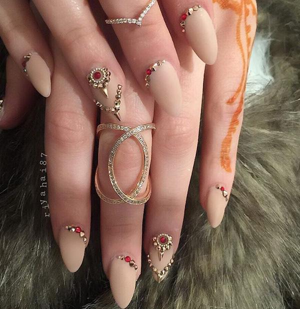 Here Are The 15 Best Minimalist Nail Trends To Copy In 2024