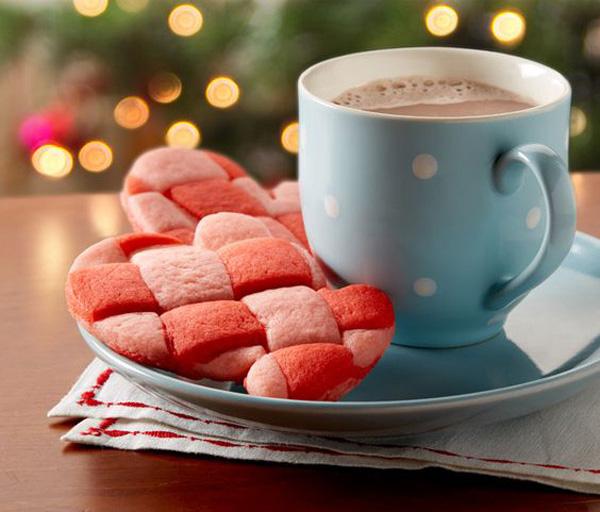 basket-weave-mitten-sugar-cookies