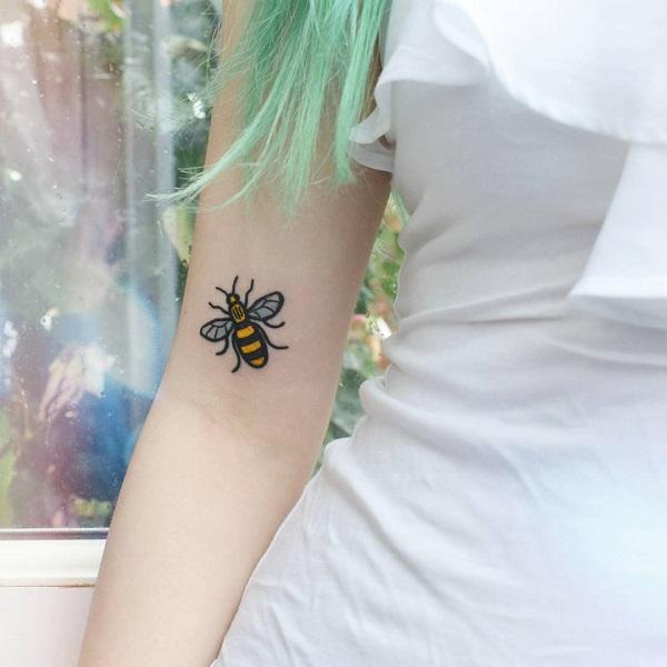 45 Insanely Cute and Small Tattoo Ideas (2023 Update) | Bee tattoo, Animal  tattoos for women, Tiny tattoos