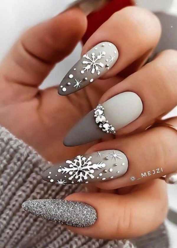 50+ Trendy Winter Blue Nail Designs [2023]: Navy Blue, Icy Blue And More |  Blue nail designs, Christmas nail designs, Christmas nails