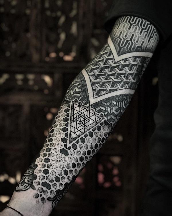 Geometric sleeve Dotwork with 3D patterns