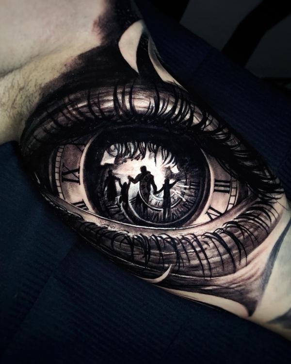 Family reflection in realistic eye tattoo on upper back