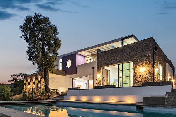 Malibu Modern Villa in the evening