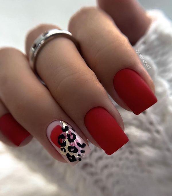 Leopard red and black nail
