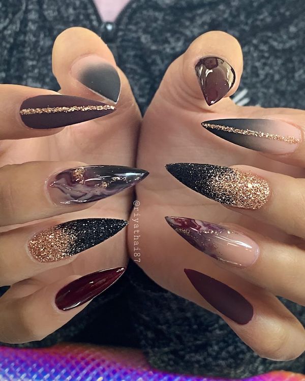 Black and crimson glitter-decorated stiletto nails 