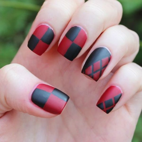  Black and plaid nail art 