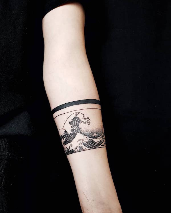 Riding the Waves: Exploring the Beauty of Wave Tattoos | Art and Design