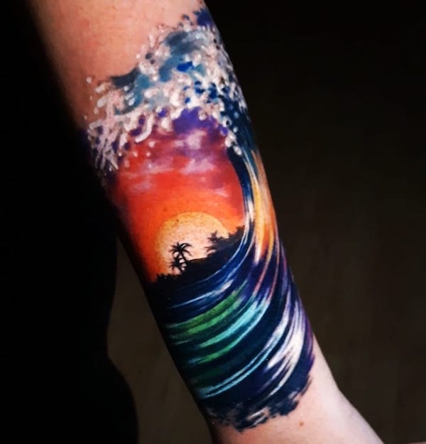 Colorful tattoo of massive wave under the sun