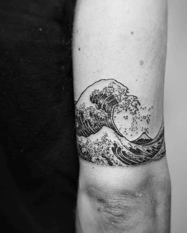 Elbow tattoo with black and white wave