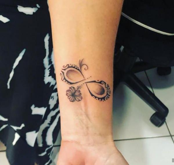 Ankle bracelet tattoo with feminine style and larger in the centre. Show on  higher ankle tattoo idea | TattoosAI